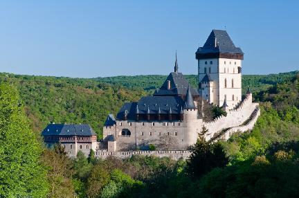Vista del castillo Karlstejn, alrededores de Praga