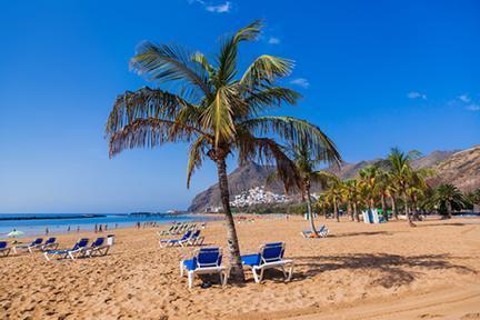 Hermosa y paradisiaca playa de las Teresitas con su arena blanca