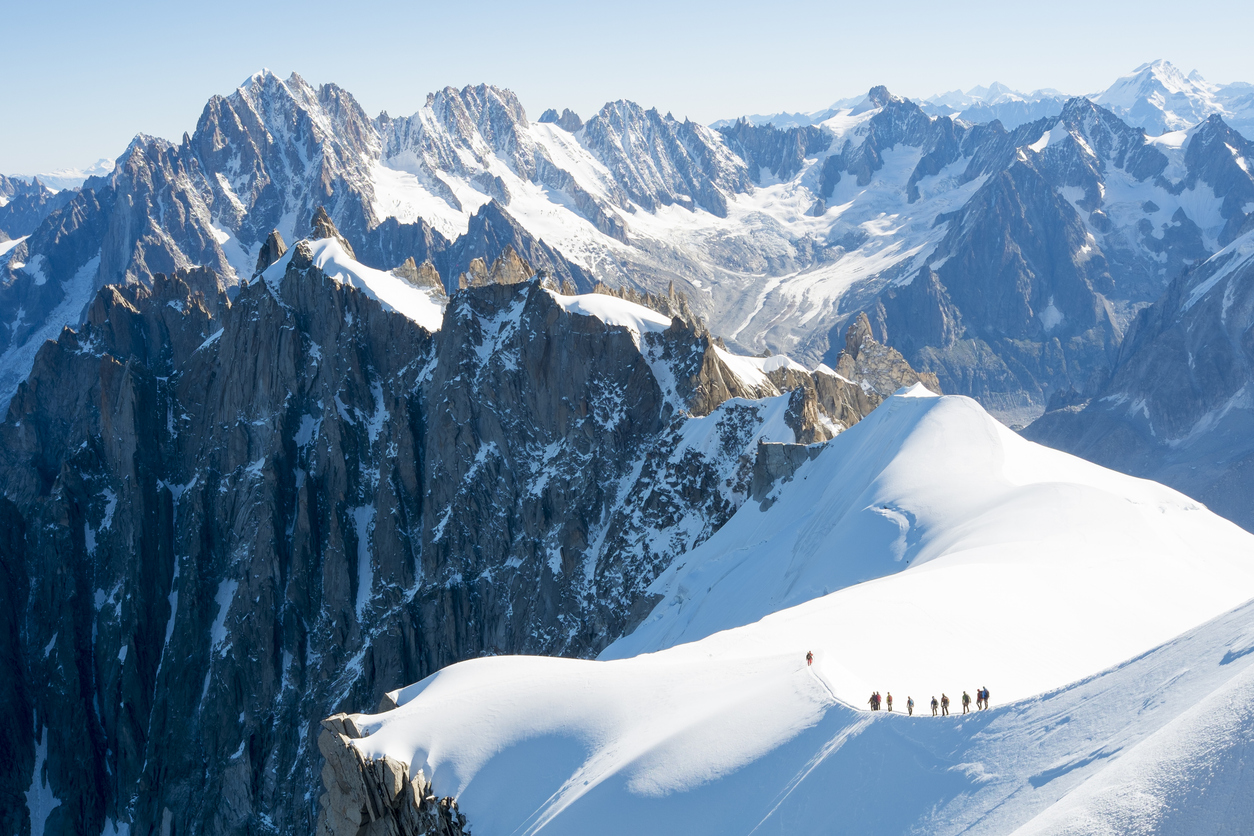 Montañas nevadas vistas desde el Mont Blanc